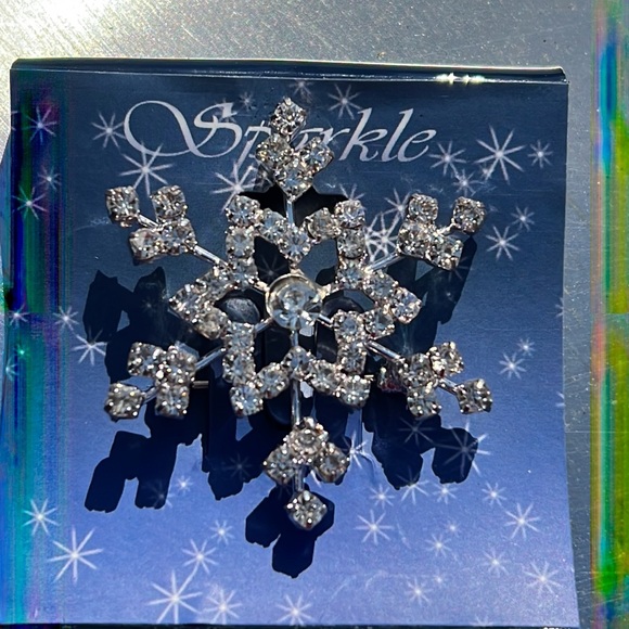 New Gorgeous clear Crystal Snowflake ❄️ Pin - Picture 2 of 4